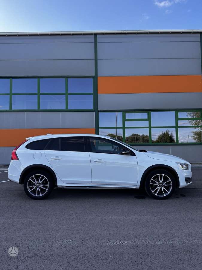 Volvo V60 Cross Country - 5