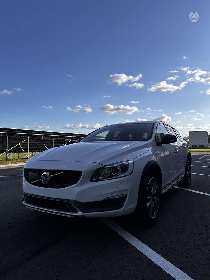 Volvo V60 Cross Country - 1