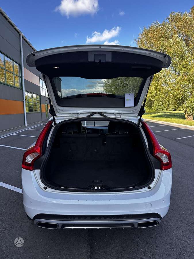 Volvo V60 Cross Country - 10