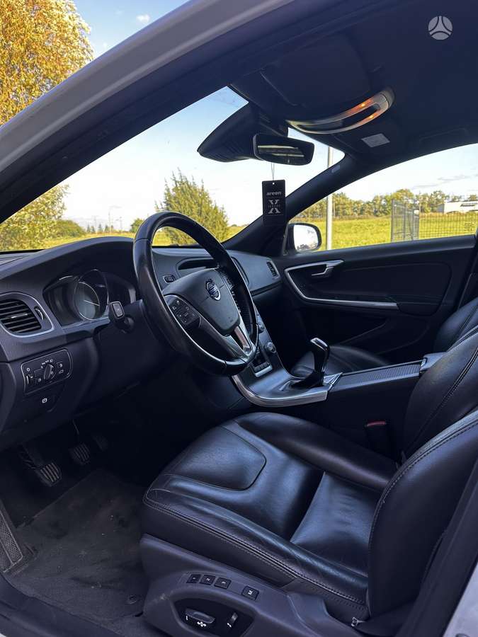 Volvo V60 Cross Country - 11