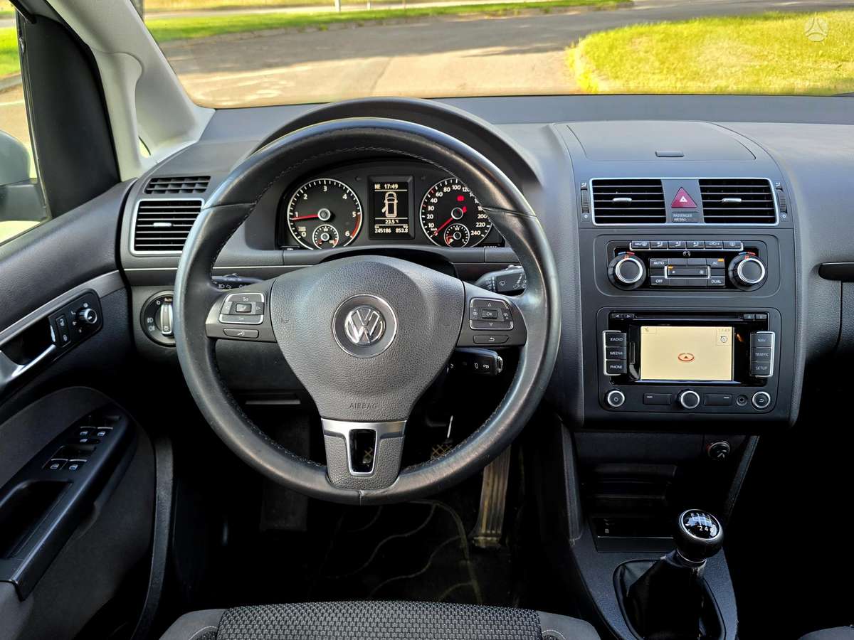 Volkswagen Touran - 10
