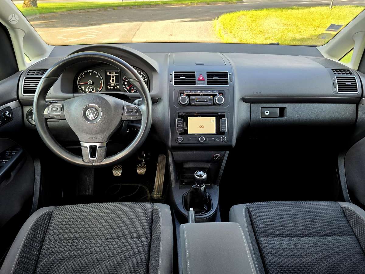Volkswagen Touran - 11