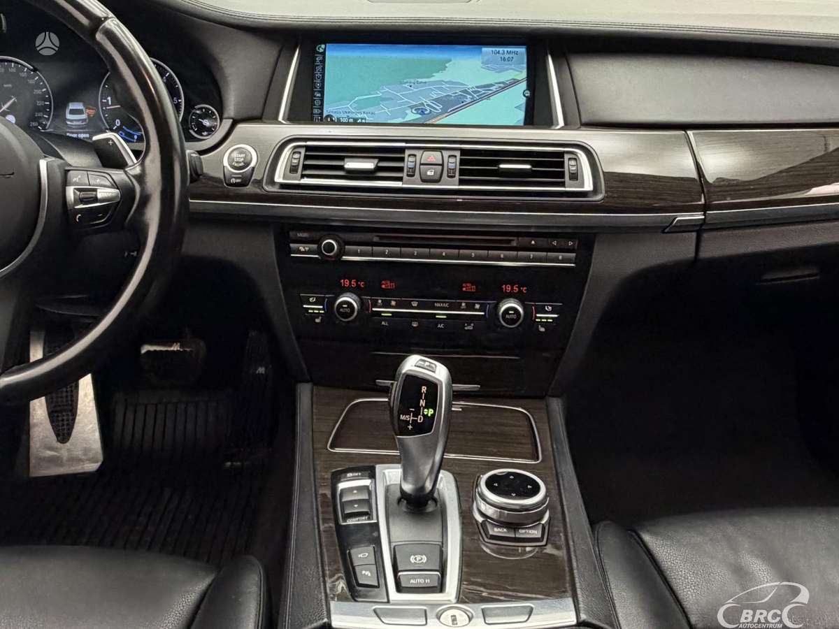 BMW 740, 3.0 l., Седан