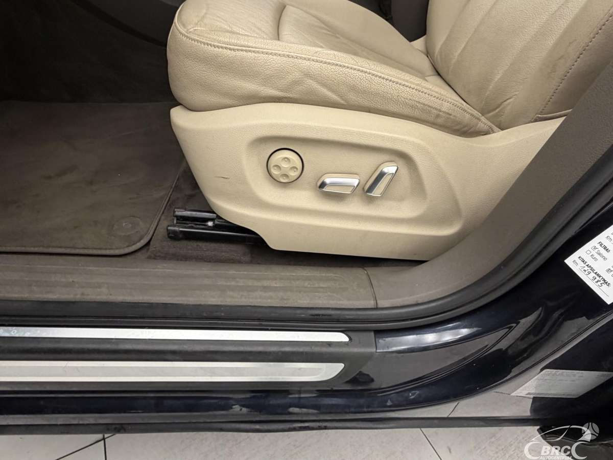 Audi Q5, 2.0 l., off-road / crossover