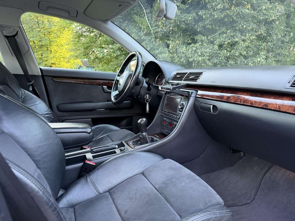 Audi A4, 2.0 l., Седан