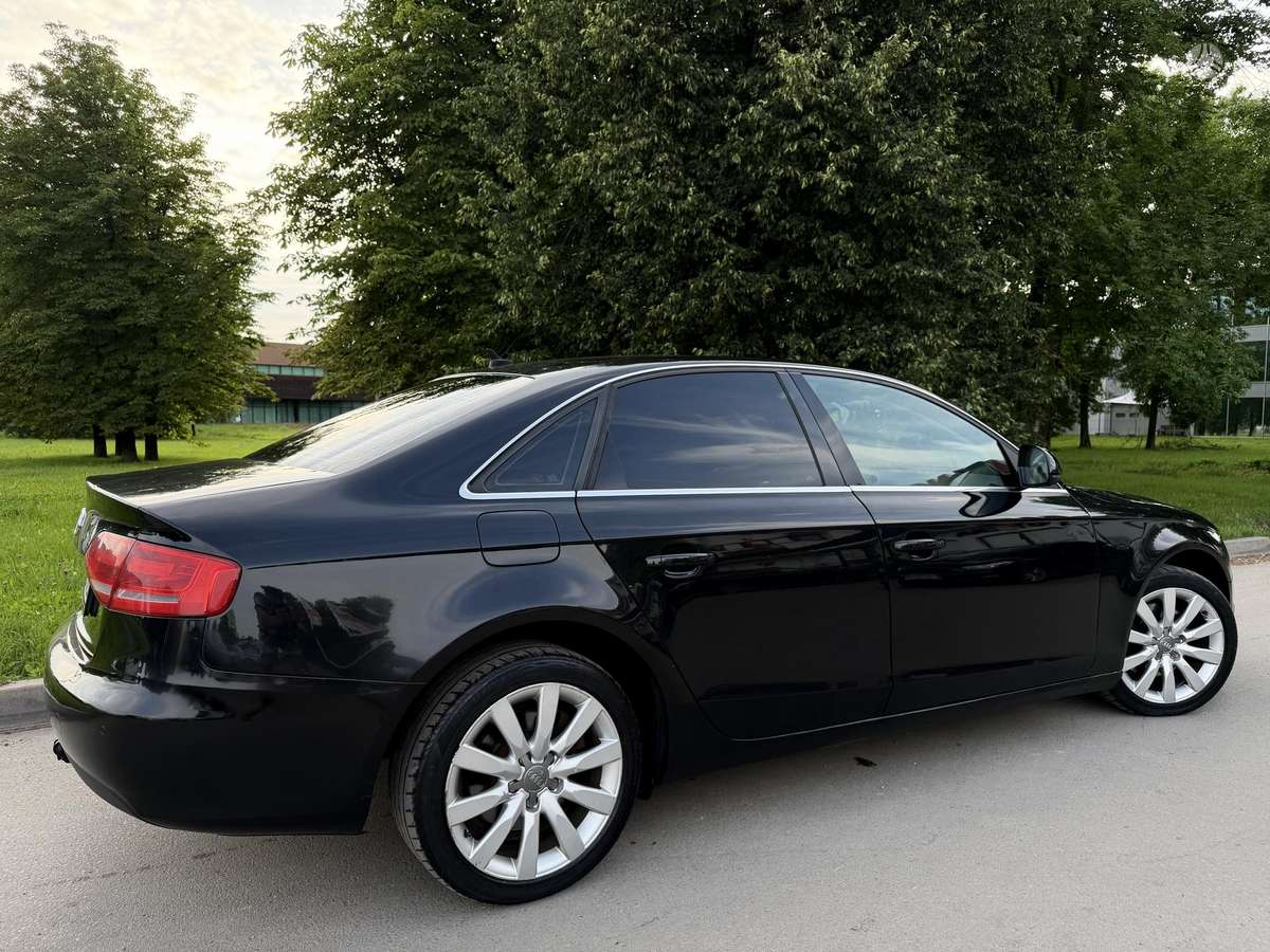 Audi A4, 2.0 l., Седан