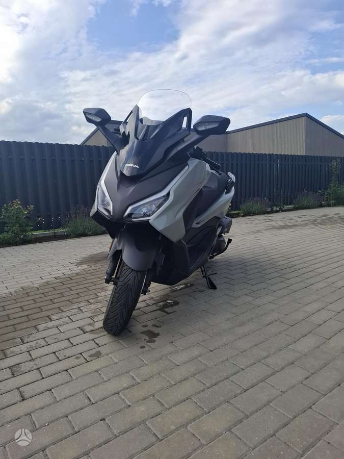 Honda Forza 125cc, мотороллеры / мопеды