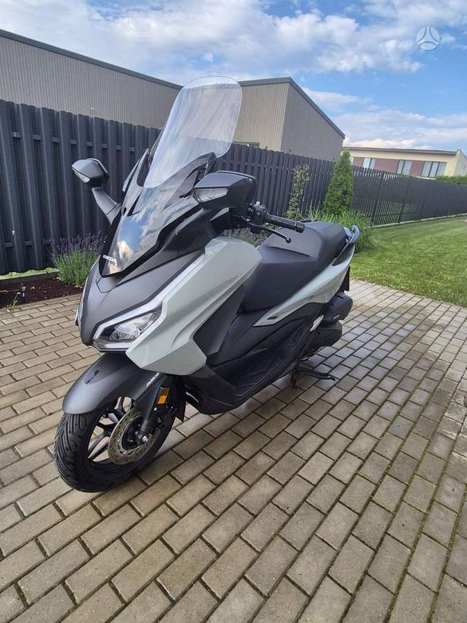 Honda Forza 125cc, мотороллеры / мопеды