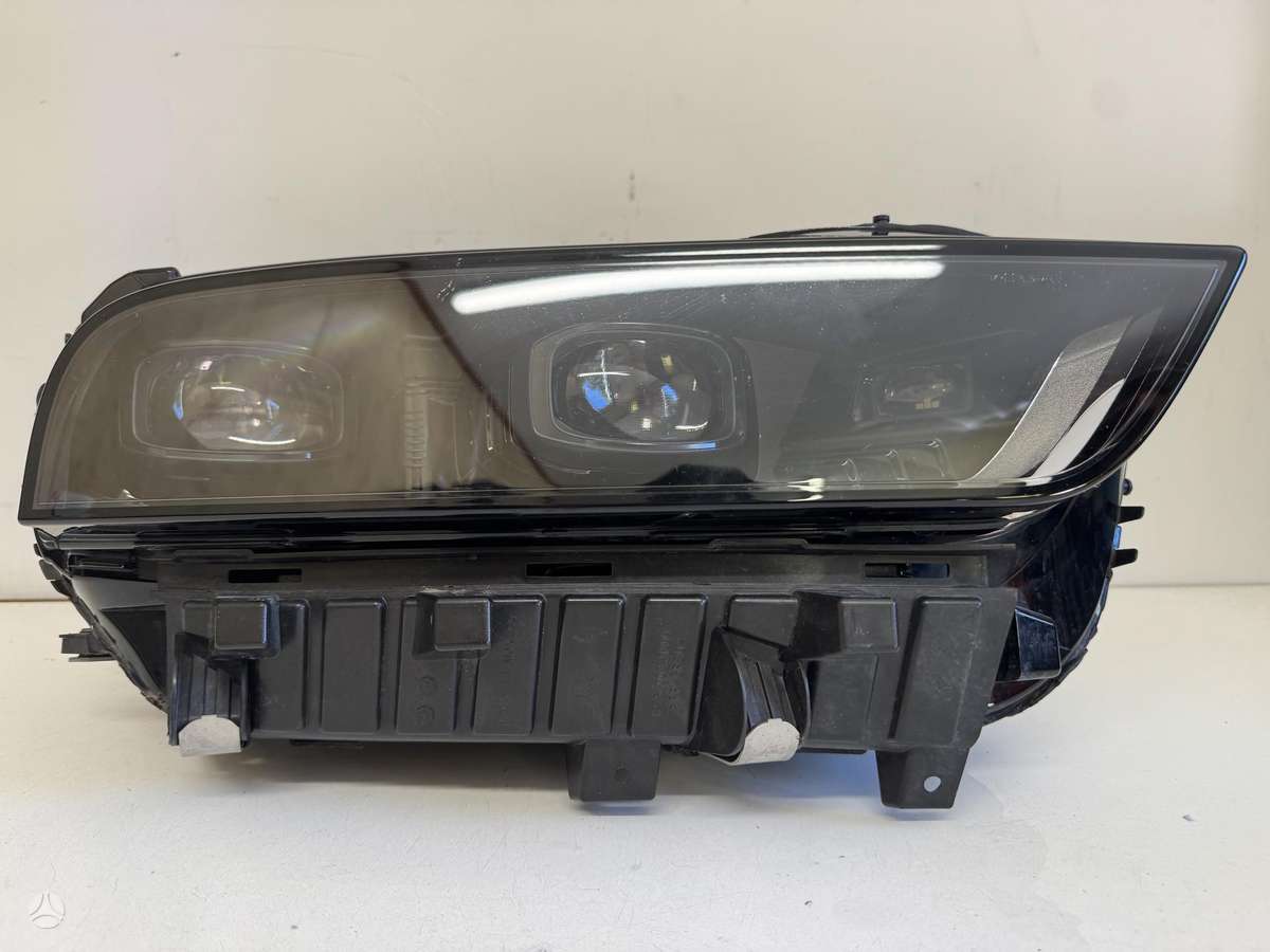 BMW X7 gaismas