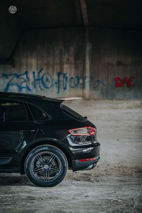 Porsche Macan - 1