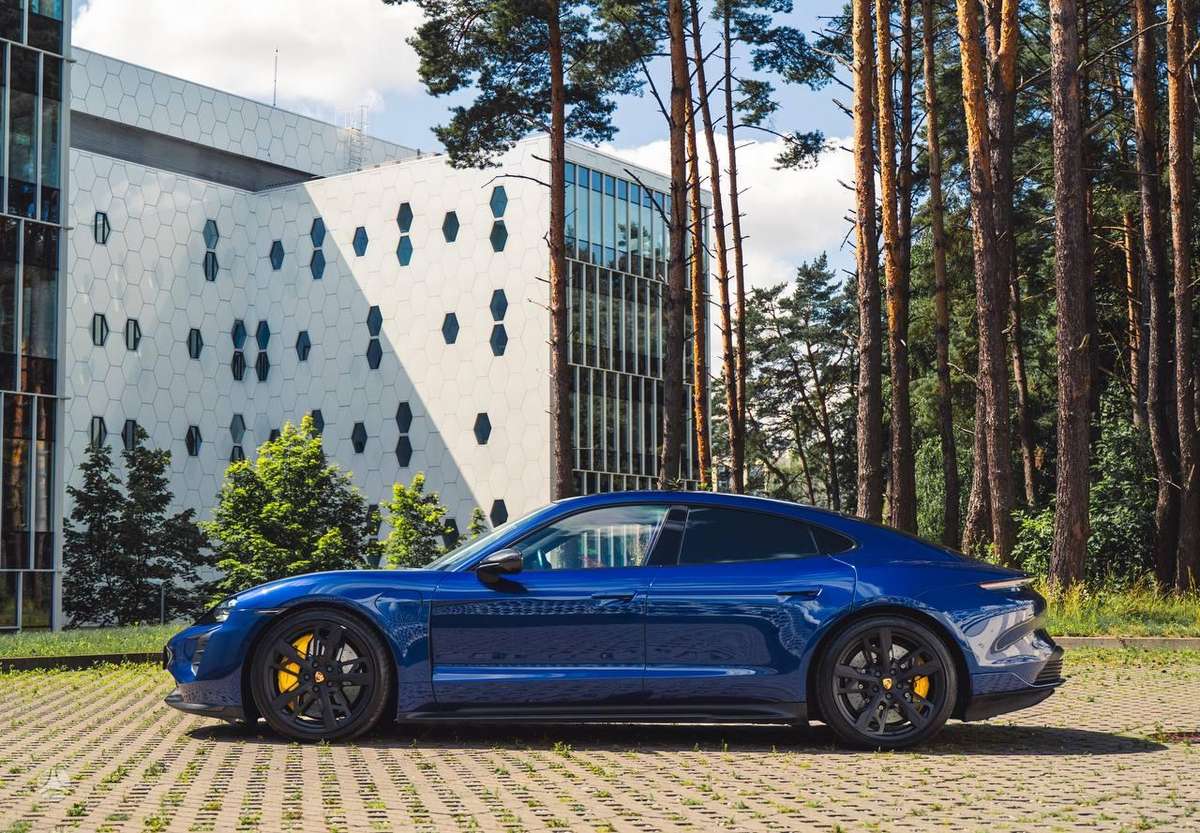 Porsche Taycan, coupe