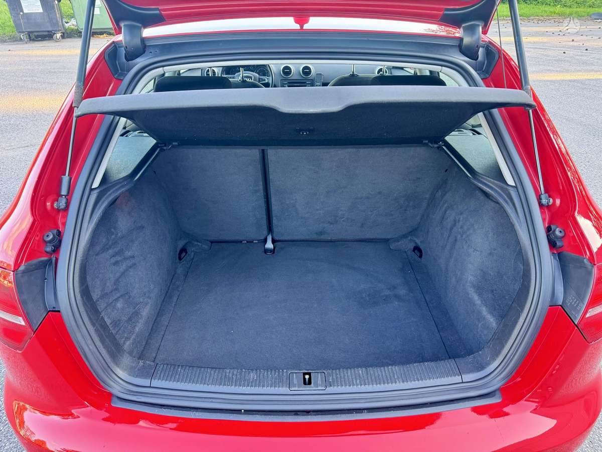 Audi A3, 1.6 l., hatchback