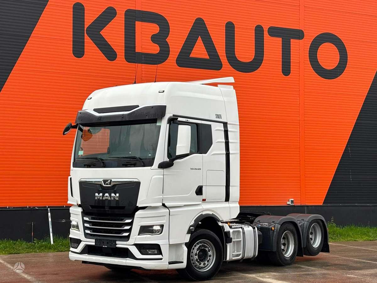 MAN TGX 28.520 6x2, single sleeper