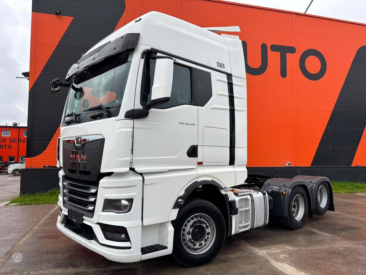 MAN TGX 28.520 6x2, single sleeper