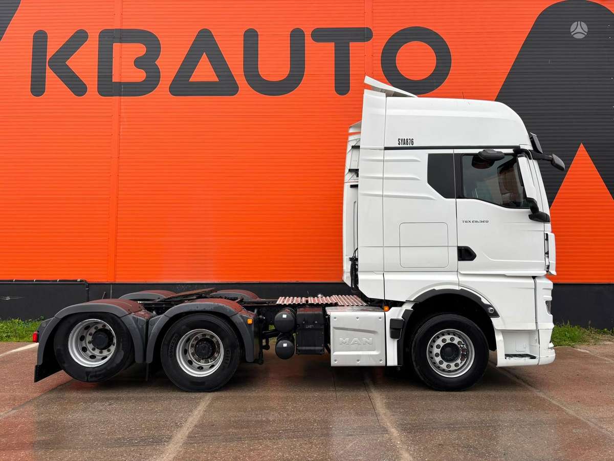 MAN TGX 28.520 6x2, single sleeper
