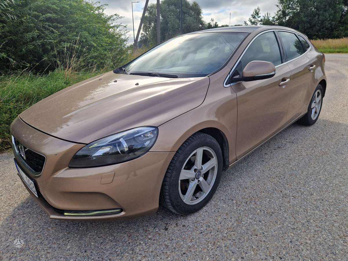 Volvo V40, 1.6 l., hatchback