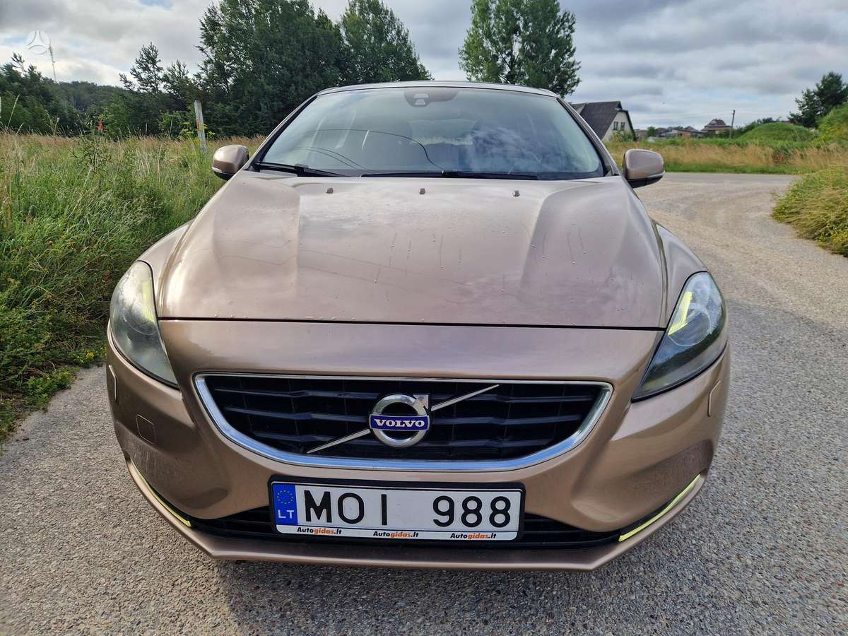 Volvo V40, 1.6 l., hatchback