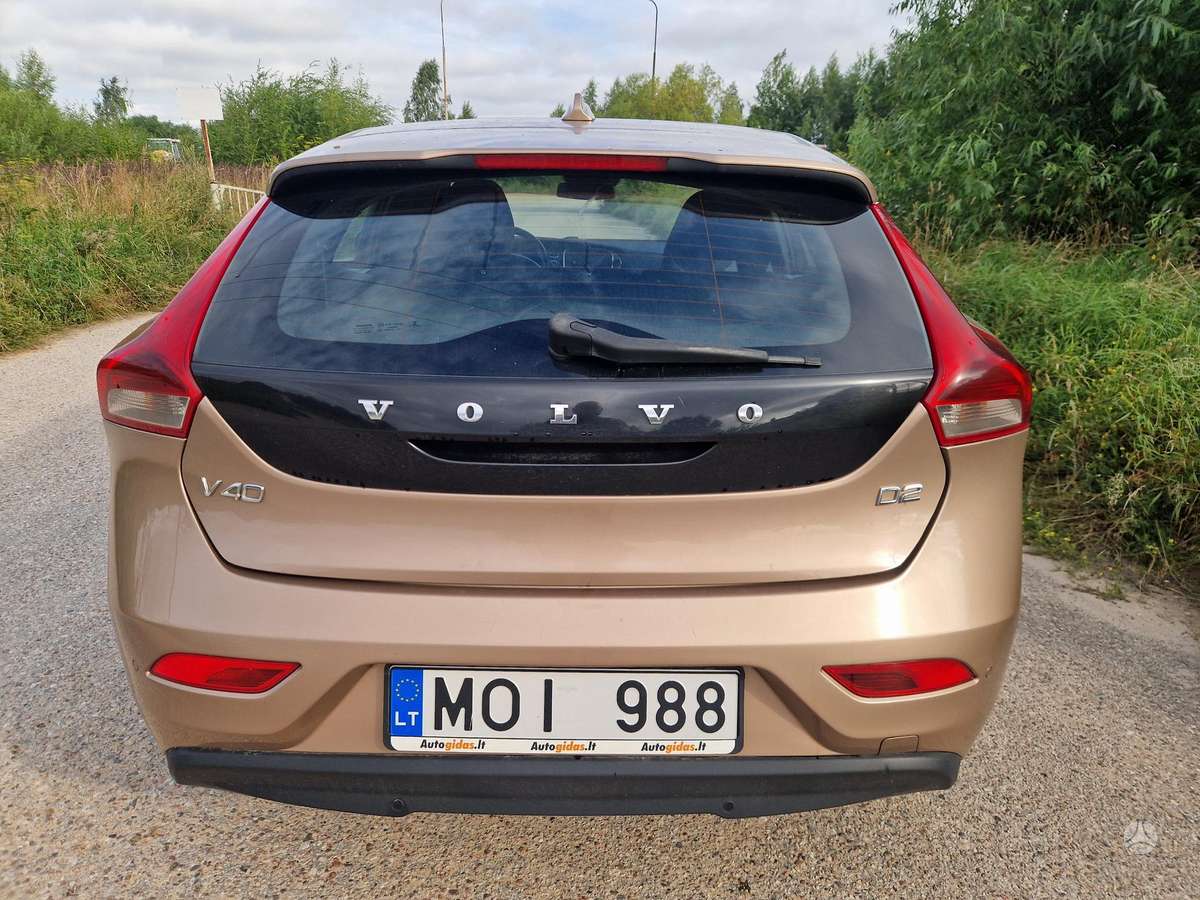 Volvo V40, 1.6 l., hatchback