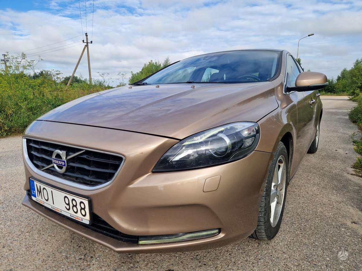 Volvo V40, 1.6 l., hatchback