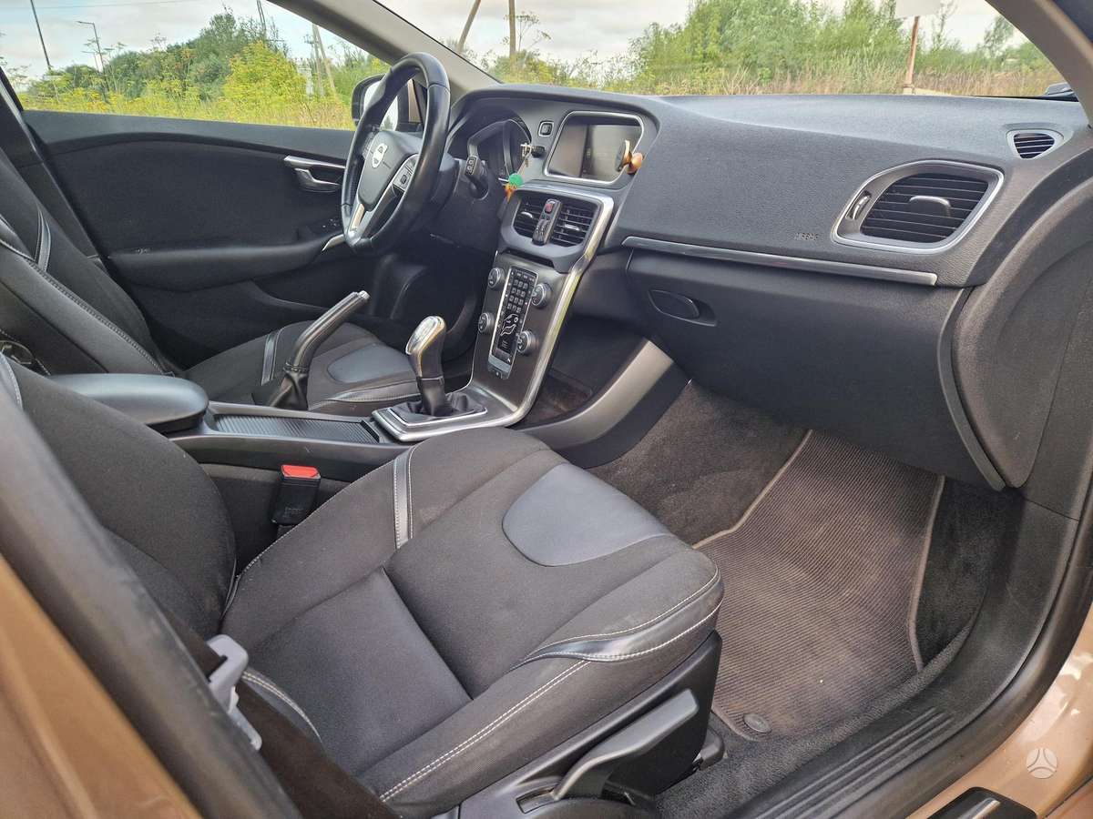 Volvo V40, 1.6 l., hatchback