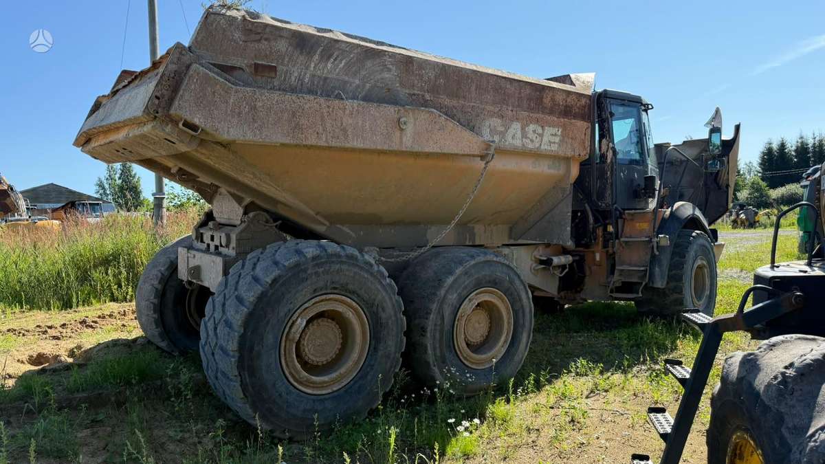 Case 330B, dumpers / tippers