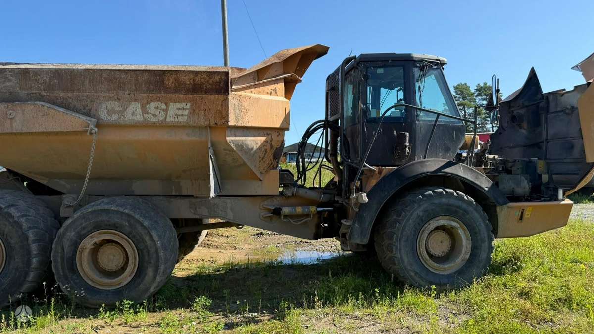 Case 330B, самосвалы
