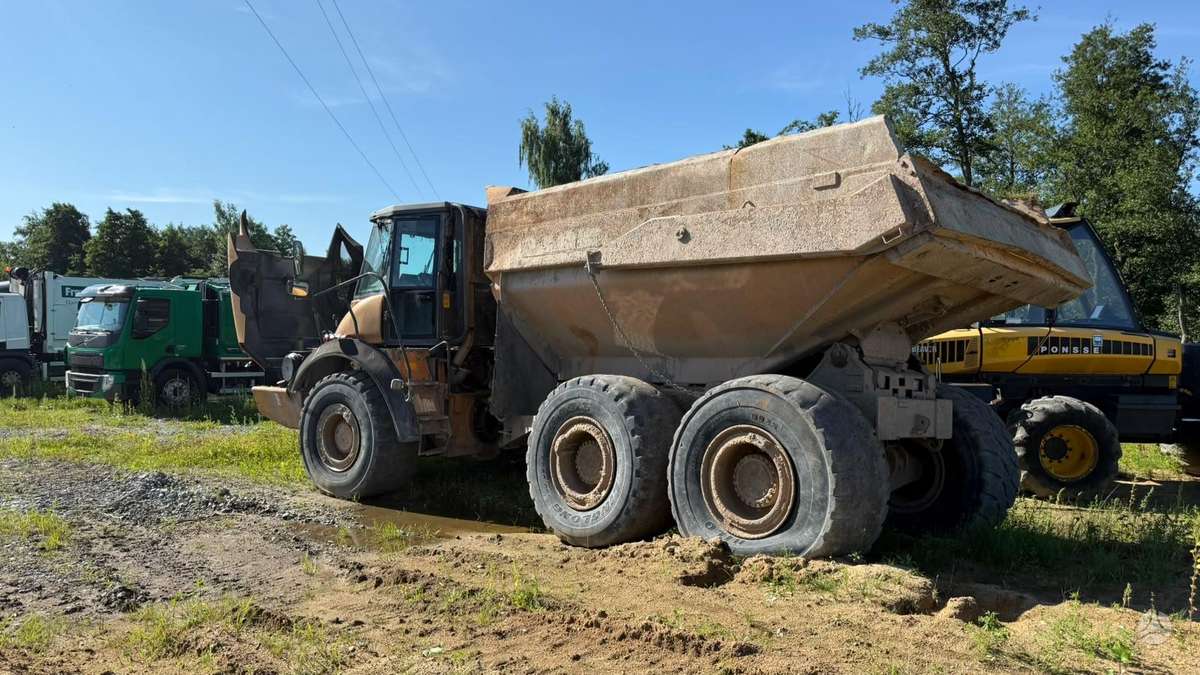 Case 330B, самосвалы
