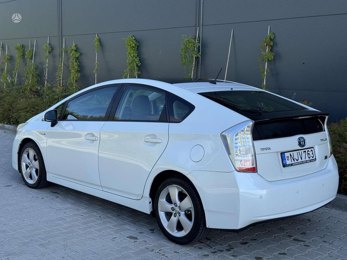 Toyota Prius - 4
