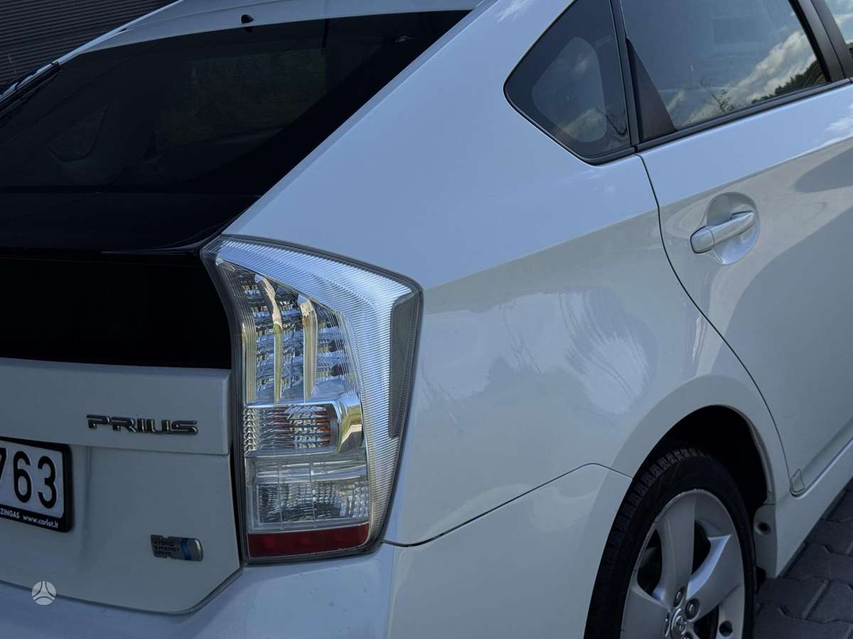 Toyota Prius - 5