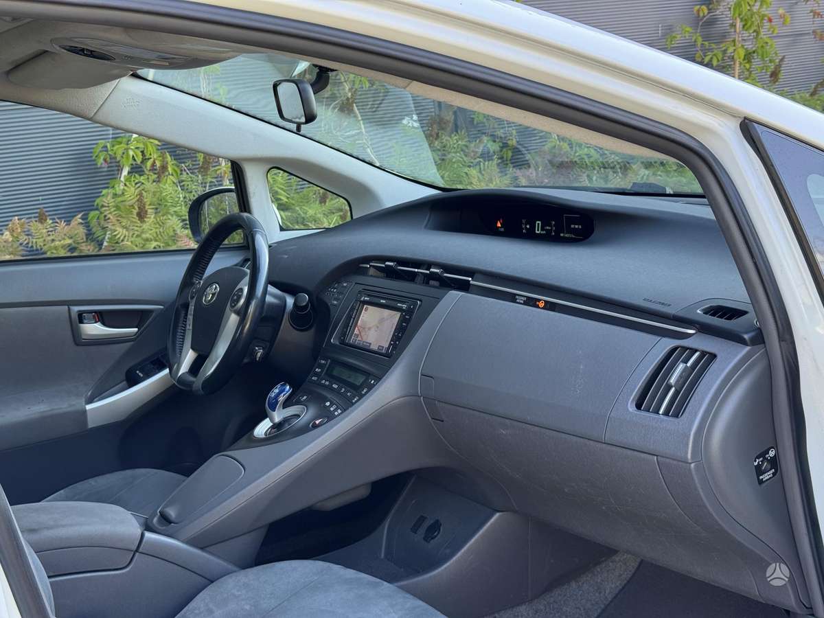 Toyota Prius - 12