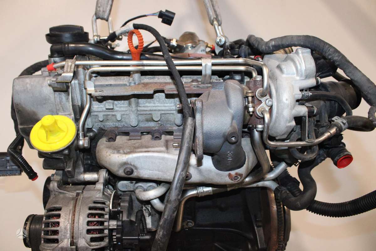Volkswagen Golf, CAXA, двигатель