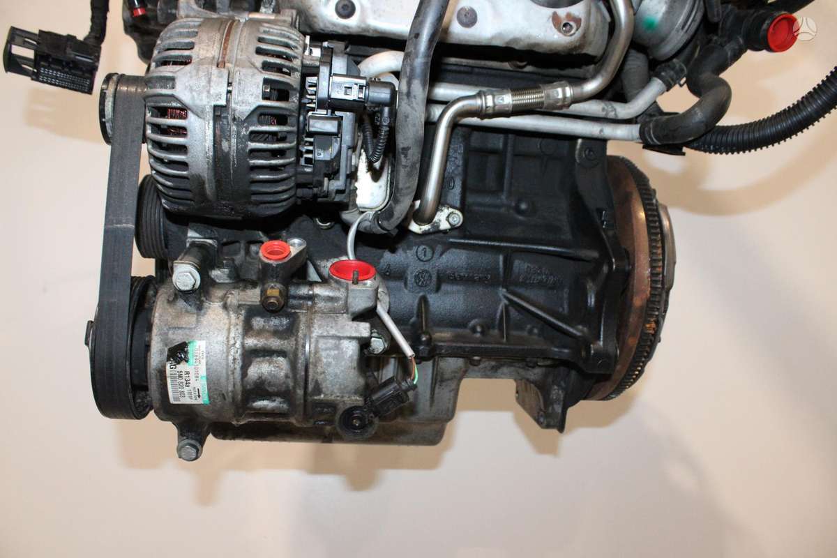 Volkswagen Golf, CAXA, двигатель