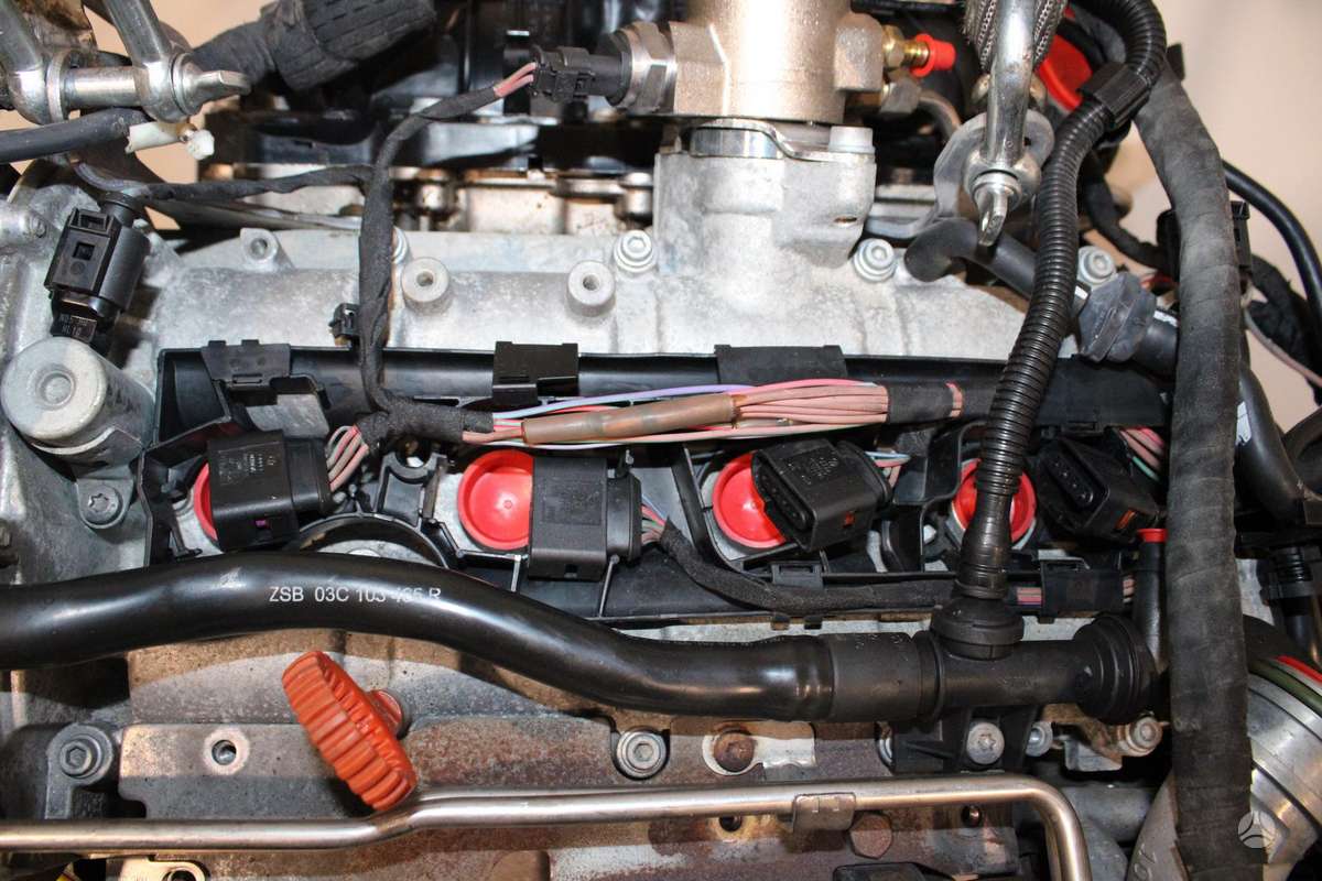 Volkswagen Golf, CAXA, двигатель