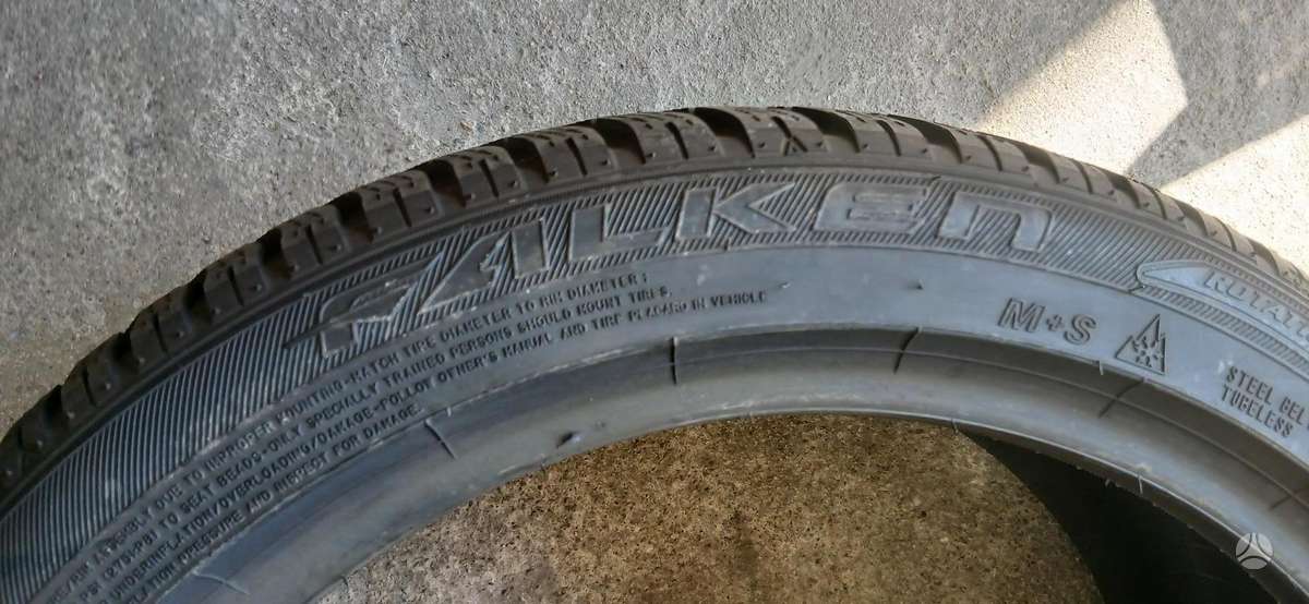 Falken, žieminės 225/45 R18