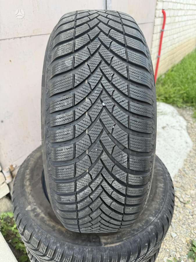 Semperit, universalios 235/65 R17