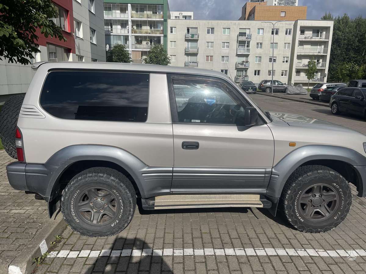 Toyota Land Cruiser - 1