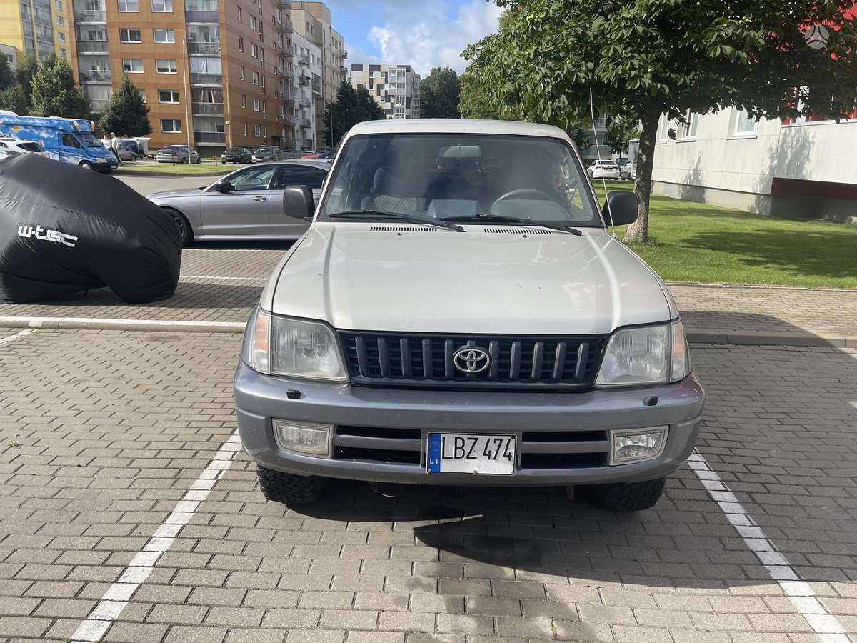 Toyota Land Cruiser - 2