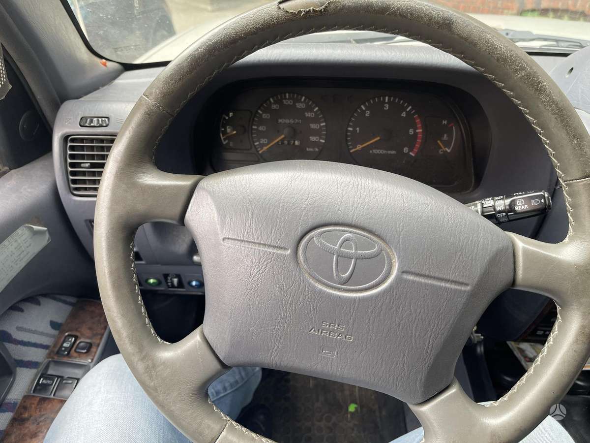 Toyota Land Cruiser - 4