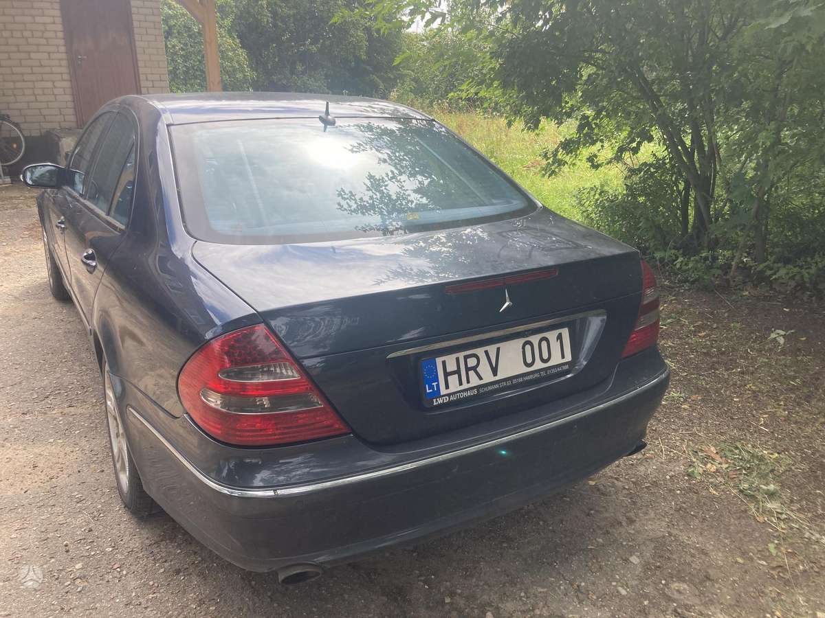 Mercedes-Benz E320, 3.2 l., Седан
