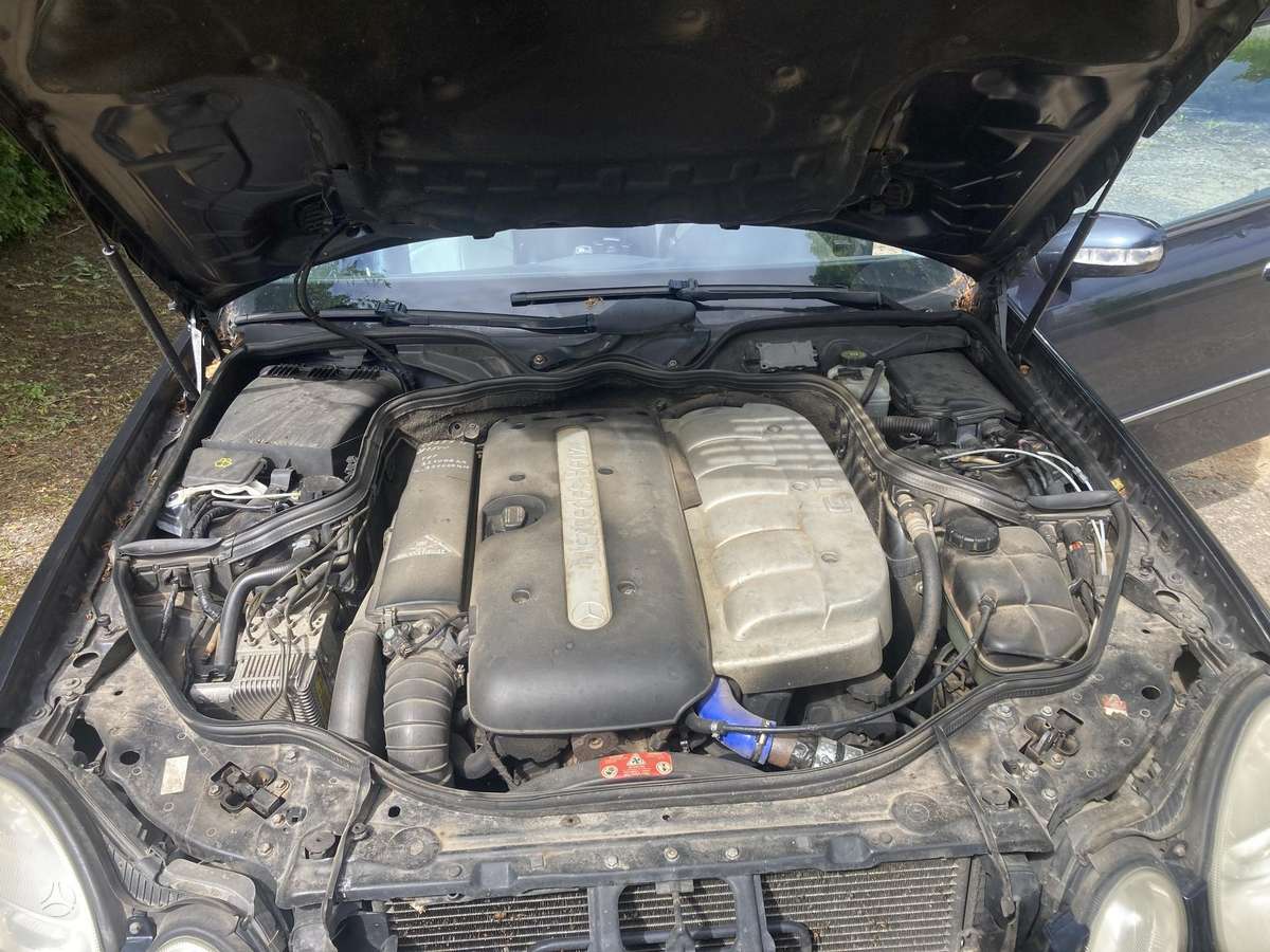 Mercedes-Benz E320, 3.2 l., Седан
