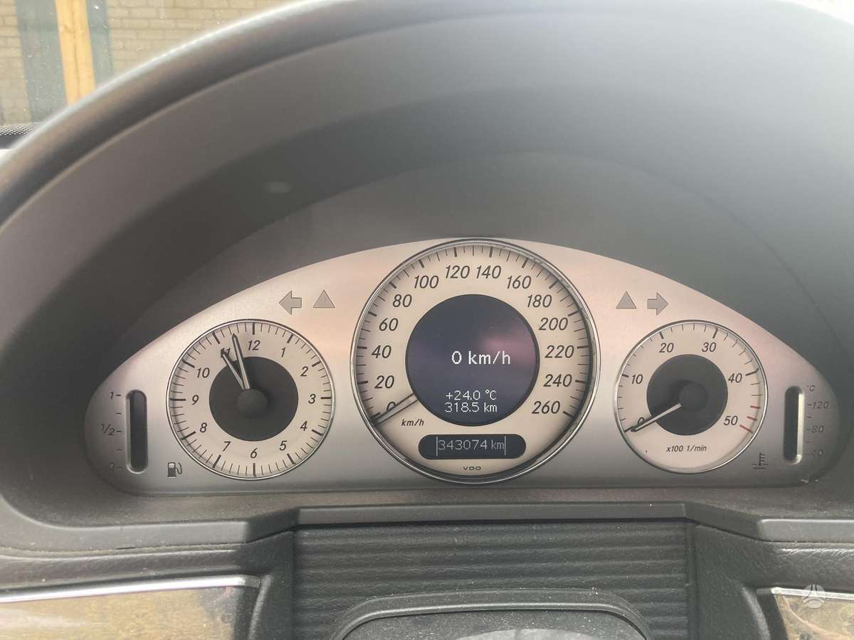 Mercedes-Benz E320, 3.2 l., Седан