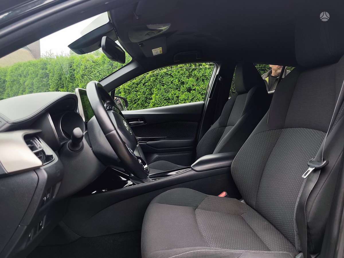 Toyota C-HR - 7