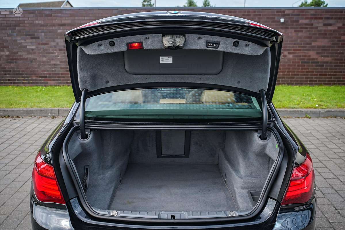 BMW 730, 3.0 l., Седан