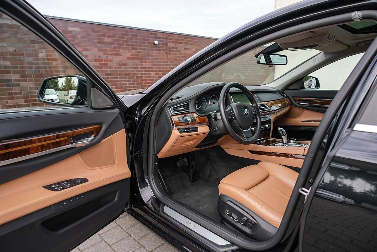 BMW 730, 3.0 l., Седан