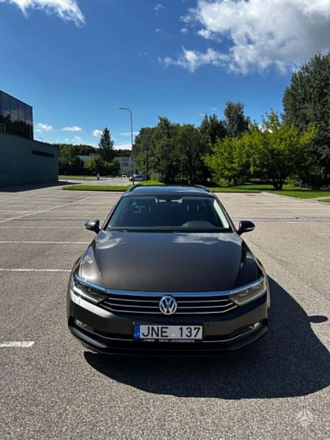 Volkswagen Passat - 1