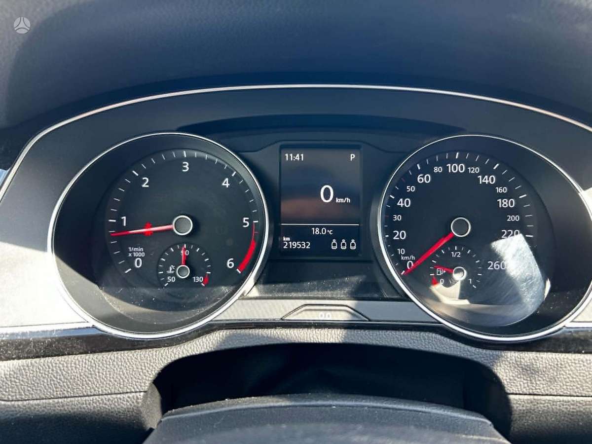 Volkswagen Passat - 8