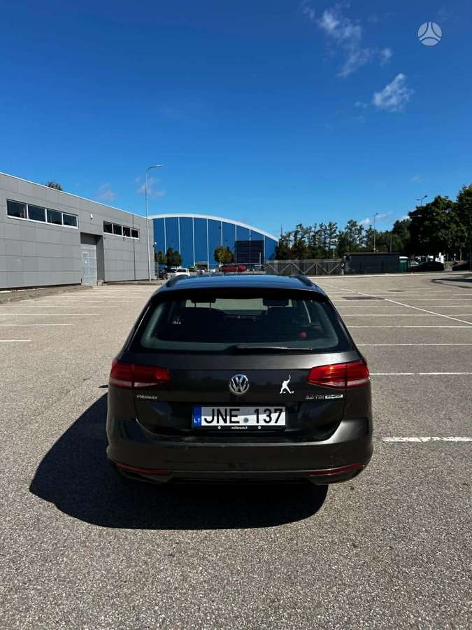 Volkswagen Passat - 4