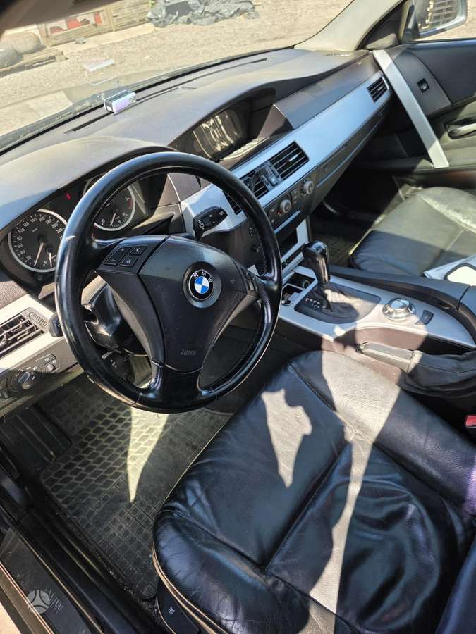 BMW 525 dalimis