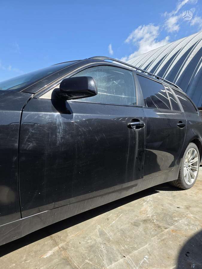 BMW 525 dalimis
