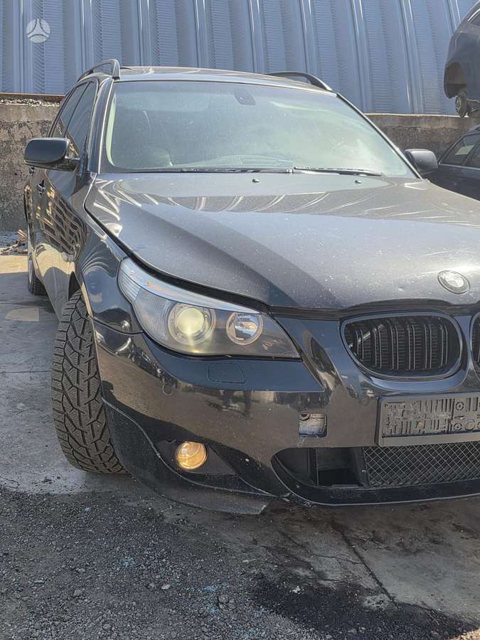 BMW 525 dalimis